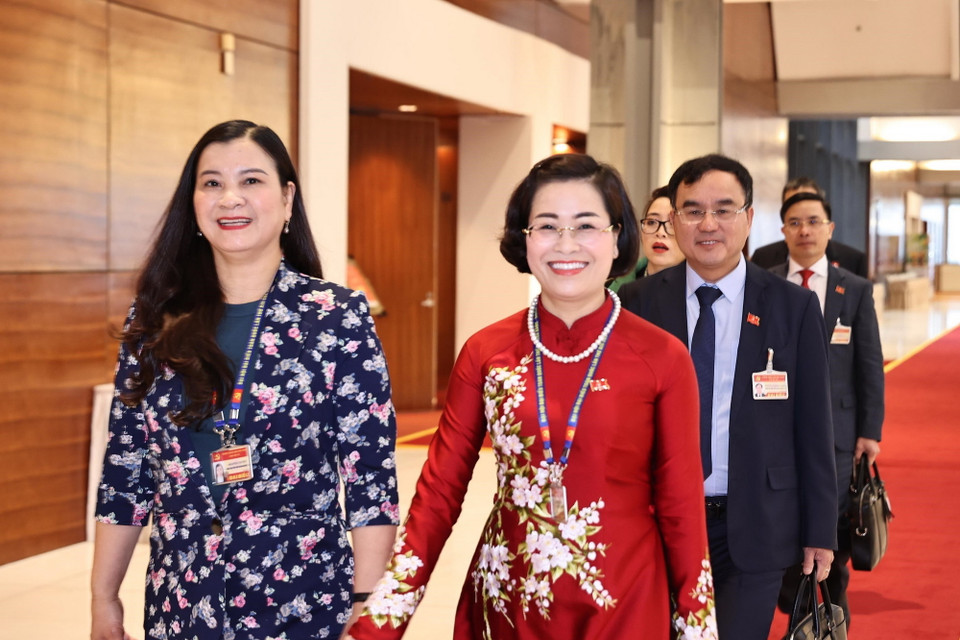  Các đại biểu đến dự ngày làm việc chính thức thứ hai Đại hội XIII của Đảng. (Ảnh: TTXVN)