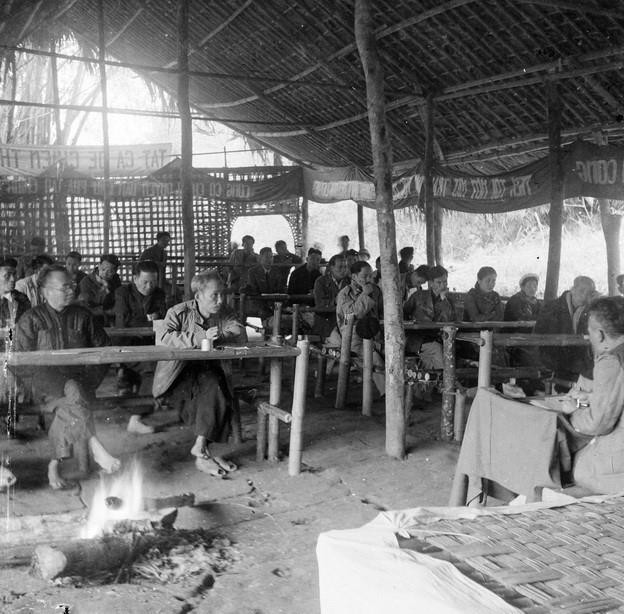 Chủ tịch Hồ Chí Minh đến dự Hội nghị Ủy ban Liên Việt toàn quốc tại Việt Bắc, tháng 2/1948. (Nguồn: TTXVN