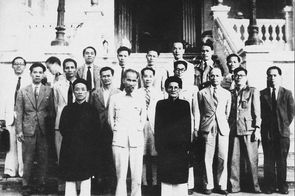 Chính phủ nước Việt Nam Dân chủ Cộng hòa được Quốc hội khoá I, kỳ họp thứ hai (28/10-9/11/1946) bầu ra. (Ảnh: Tư liệu TTXVN)