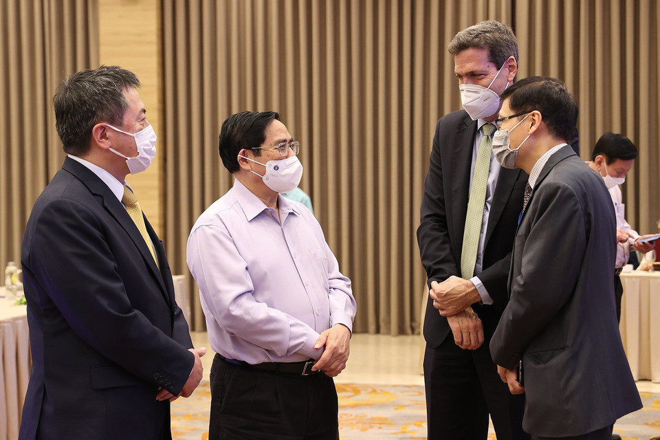 Thủ tướng Phạm Minh Chính với các đại biểu tham dự hội thảo. (Ảnh: Dương Giang/TTXVN)