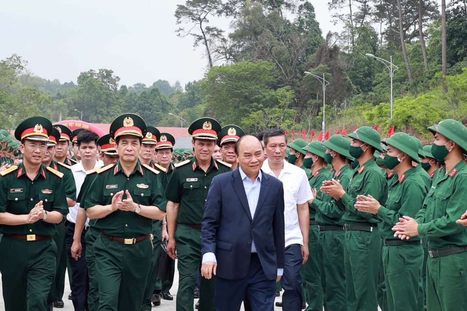 Chủ tịch nước Nguyễn Xuân Phúc với các đại biểu tham dự buổi lễ. (Ảnh: Thống Nhất/TTXVN)