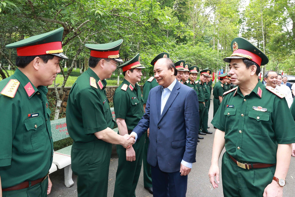 Chủ tịch nước Nguyễn Xuân Phúc với các đại biểu tham dự buổi lễ. (Ảnh: Thống Nhất/TTXVN)