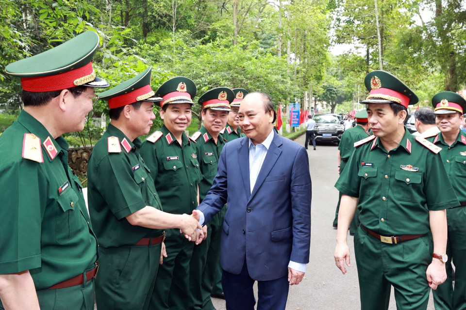 Chủ tịch nước Nguyễn Xuân Phúc với các đại biểu tham dự buổi lễ. (Ảnh: Thống Nhất/TTXVN)