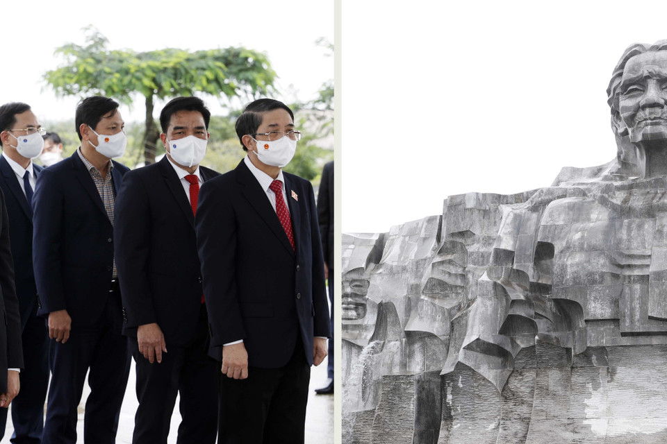 Chủ tịch nước Nguyễn Xuân Phúc dâng hương, hoa tại Tượng đài Bà mẹ Việt Nam anh hùng. (Ảnh: Thống Nhất/TTXVN)