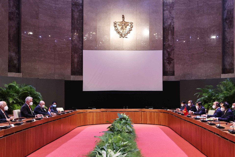 Hình ảnh Chủ tịch nước Nguyễn Xuân Phúc hội đàm Bí thư thứ nhất Ban Chấp hành Trung ương Đảng Cộng sản Cuba, Chủ tịch nước Cộng hòa Cuba Miguel Díaz-Canel. (Ảnh: Thống Nhất/TTXVN)