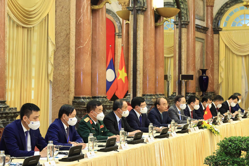 Chủ tịch nước Nguyễn Xuân Phúc hội kiến Tổng Bí thư, Chủ tịch nước Lào Thongloun Sisoulith. (Ảnh: Thống Nhất/TTXVN)