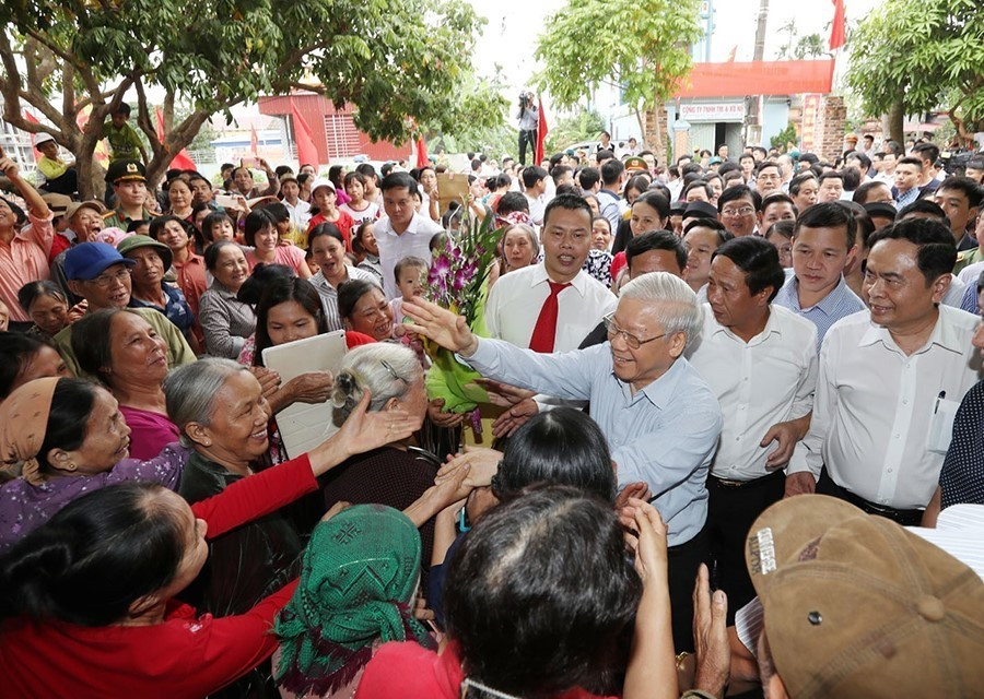 Tổng Bí thư Nguyễn Phú Trọng dự Ngày hội Đại đoàn kết toàn dân tộc với nhân dân thôn Thượng Điện, xã Vinh Quang, huyện Vĩnh Bảo, thành phố Hải Phòng, chiều 15/11/2017. (Ảnh: Trí Dũng/TTXVN)