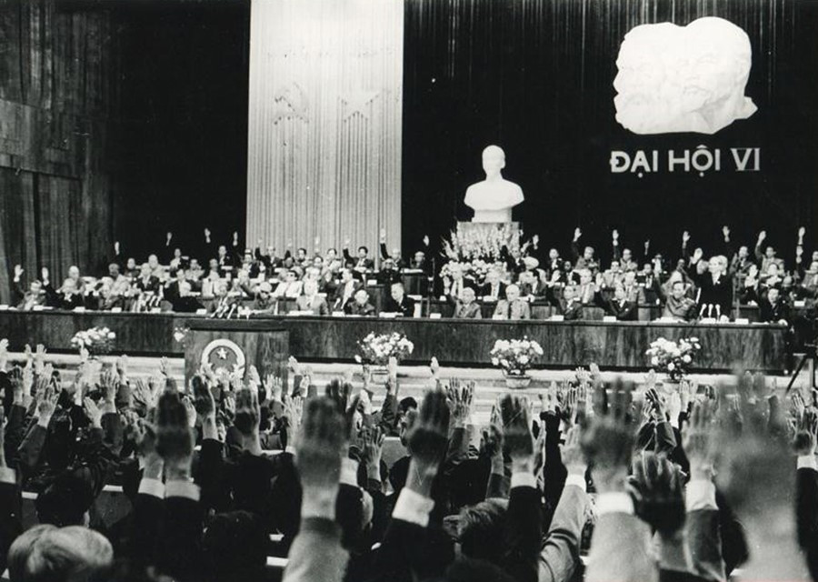 Đại hội Đảng lần thứ VI (12/1986) mở đầu công cuộc đổi mới, khơi dậy và phát huy sức mạnh, tiềm năng để đưa đất nước tiến lên. (Ảnh: TTXVN)