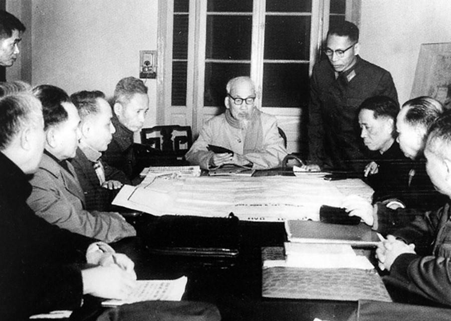 Ngày 28/12/1967, Bác Hồ họp Hội nghị Bộ Chính trị Trung ương Đảng quyết định chủ trương mở đợt Tổng tiến công và nổi dậy Tết Mậu Thân (1968). (Ảnh: TTXVN)