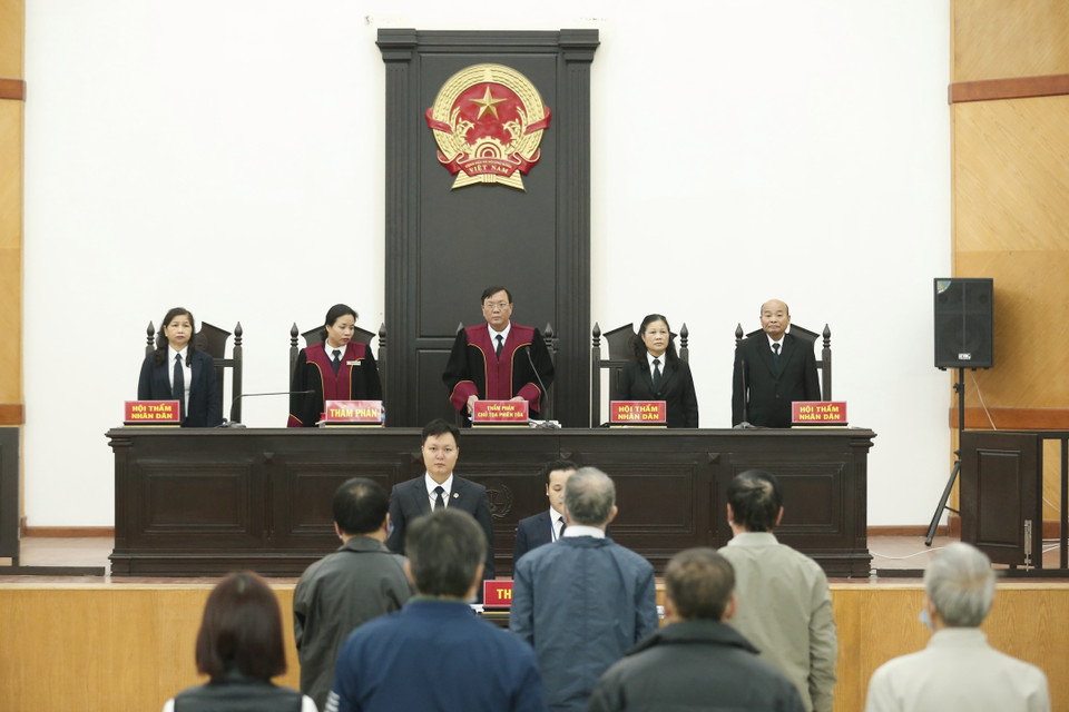 Hội đồng xét xử khai mạc phiên tòa. (Ảnh: Doãn Tấn/TTXVN)