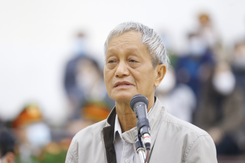 Bị cáo Lâm Nguyên Khôi (65 tuổi, cựu Phó Giám đốc Sở Kế hoạch và Đầu tư Thành phố Hồ Chí Minh) khai báo trước tòa. 