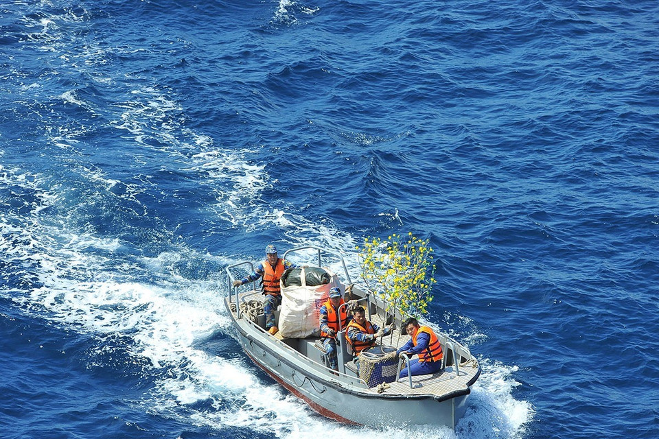 Sắc xuân từ đất liền ra nhà giàn với những loài hoa đặc trưng khi Tết đến Xuân về được phóng viên ảnh, Ban Biên tập Ảnh TTXVN ghi lại. (Ảnh: Minh Đức/TTXVN)