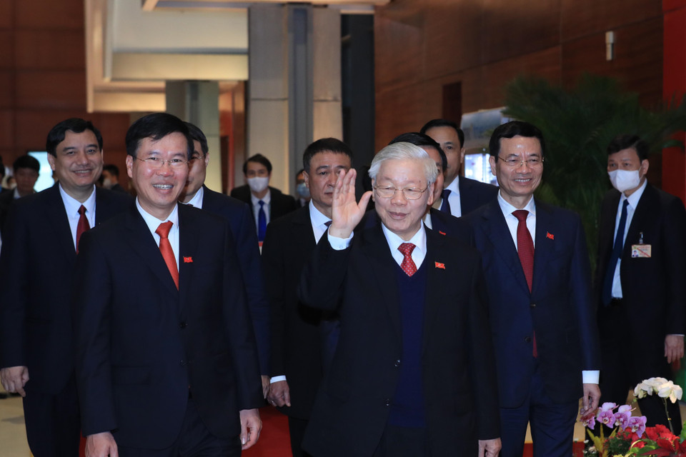 Đồng chí Nguyễn Phú Trọng, Tổng Bí thư Ban Chấp hành Trung ương Đảng khóa XIII, Chủ tịch nước CHXHCN Việt Nam và Ủy viên Bộ Chính trị, Trưởng ban Tuyên giáo Trung ương Võ Văn Thưởng đến dự họp báo. (Ảnh: TTXVN)