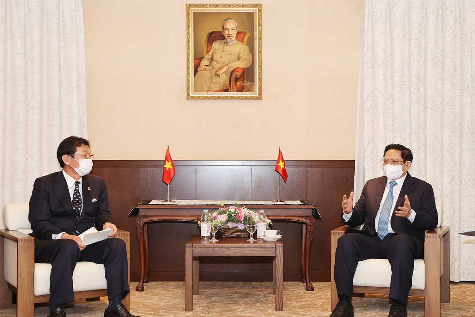 Thủ tướng Phạm Minh Chính tiếp ông Sugimori, Chủ tịch Tập đoàn Eneos Nhật Bản. (Ảnh: Dương Giang/TTXVN)