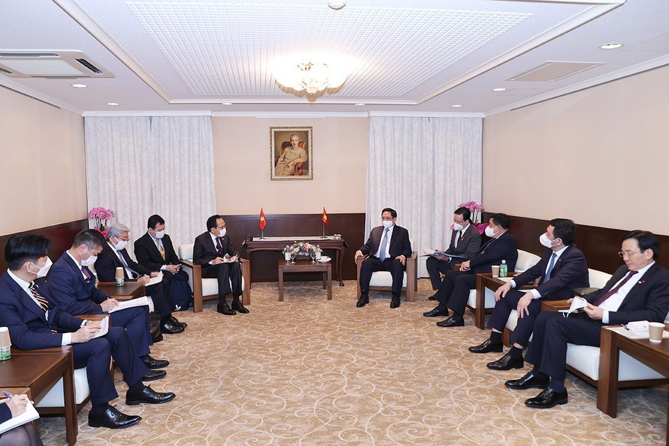 Trong chuyến thăm chính thức Nhật Bản, chiều 23/11, tại Thủ đô Tokyo, Thủ tướng Phạm Minh Chính tiếp một số doanh nghiệp Nhật Bản đang đầu tư tại Việt Nam. Trong ảnh: Thủ tướng Phạm Minh Chính tiếp ông Motoya Okada, Chủ tịch Hội đồng Quản trị Tập đoàn AEON. (Ảnh: Dương Giang/TTXVN)