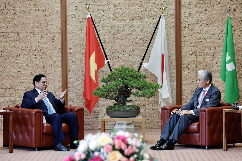 Hình ảnh Thủ tướng Phạm Minh Chính gặp Ngài Fukuda Tomikazu, Thống đốc tỉnh Tochigi. (Ảnh: Dương Giang/TTXVN)