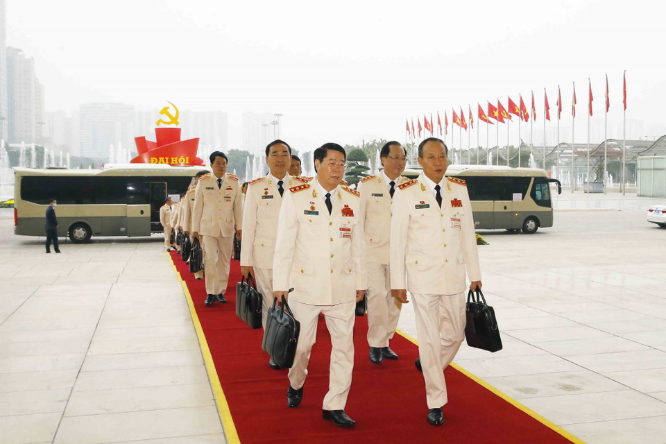 Đại biểu Đảng bộ Công an Trung ương đến dự Đại hội, sáng 28/1. (Ảnh: TTXVN)