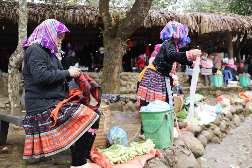 Chợ phiên Sin Suối Hồ là nét văn hóa độc đáo của đồng bào dân tộc Mông. (Ảnh: Nguyễn Oanh/TTXVN)