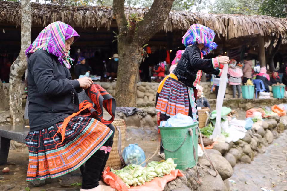 Chợ phiên Sin Suối Hồ là nét văn hóa độc đáo của đồng bào dân tộc Mông. (Ảnh: Nguyễn Oanh/TTXVN)