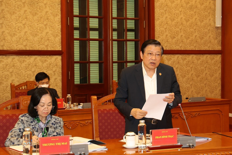 Ông Phan Đình Trạc, Ủy viên Bộ Chính trị, Bí thư Trung ương Đảng, Trưởng Ban Nội chính Trung ương, Phó Trưởng ban Thường trực Ban Chỉ đạo Trung ương về phòng, chống tham nhũng, tiêu cực phát biểu tại cuộc họp.(Ảnh: Trí Dũng/TTXVN)