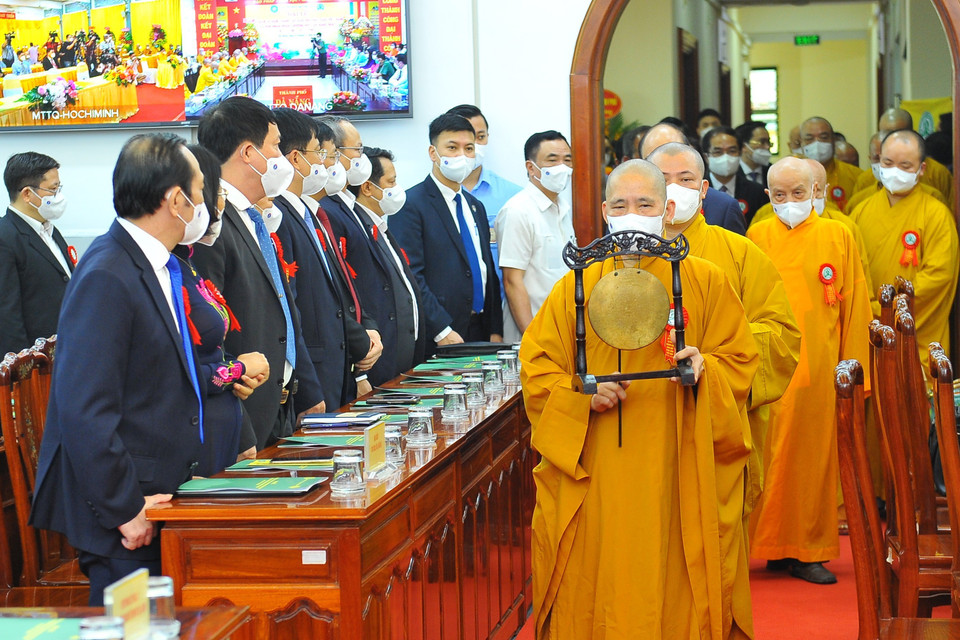 Nghi thức cung nghênh tại buổi lễ. (Ảnh: Minh Đức/TTXVN)