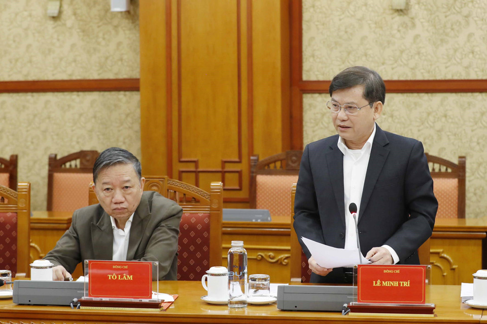 Ông Lê Minh Trí, Ủy viên Trung ương Đảng, Viện trưởng Viện Kiểm sát nhân dân tối cao phát biểu tại cuộc họp. (Ảnh: Phương Hoa/TTXVN)