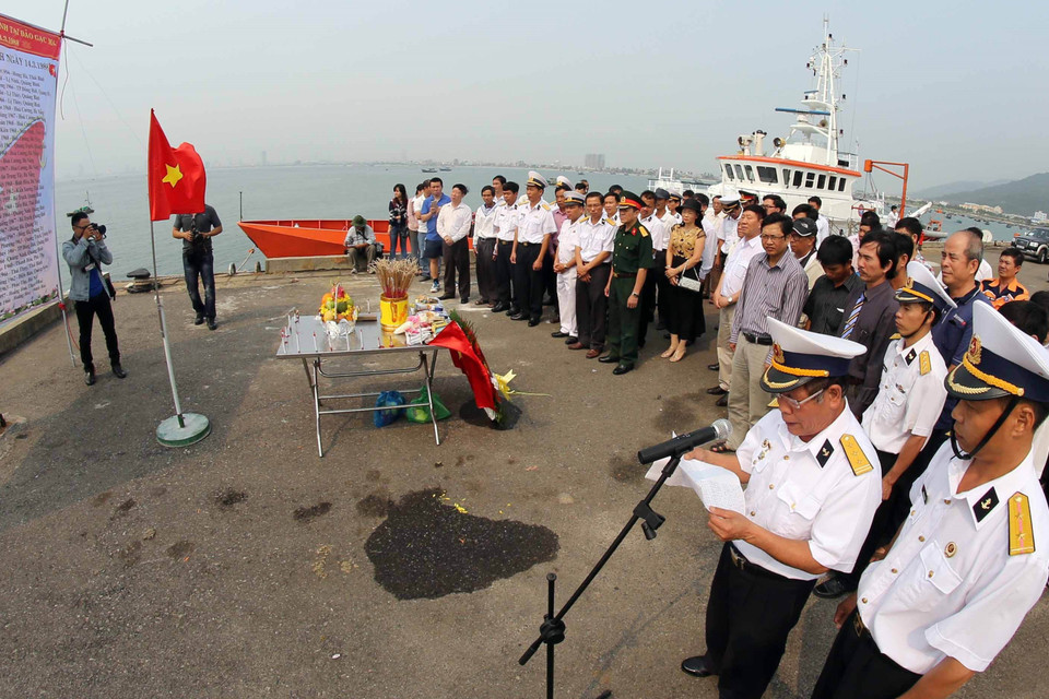 Ngày 14/3/2015, Ban liên lạc Cựu chiến binh bộ đội Trường Sa giai đoạn 1984-1988 tại Đà Nẵng tổ chức Lễ tưởng niệm, tri ân 64 cán bộ, chiến sĩ đã anh dũng hy sinh trong trận chiến đấu bảo vệ chủ quyền biển đảo Tổ quốc ở Gạc Ma ngày 14/3/1988. (Ảnh: Trần Lê Lâm/TTXVN)