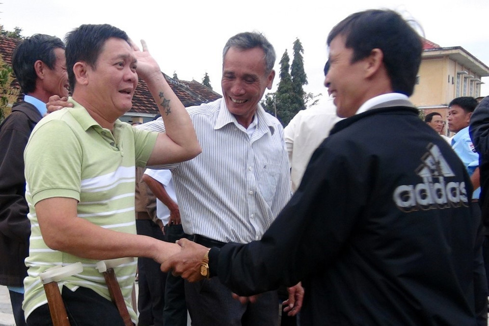 Kỷ niệm 28 năm trận chiến đấu bảo vệ chủ quyền biển đảo Tổ quốc ở Gạc Ma (14/3/1988-14/3/2016), gần 400 cựu chiến binh Trường Sa gặp mặt đầy cảm xúc tại xã Hòa Đồng, huyện Tây Hoà, tỉnh Phú Yên. (Ảnh: Xuân Triệu/TTXVN)