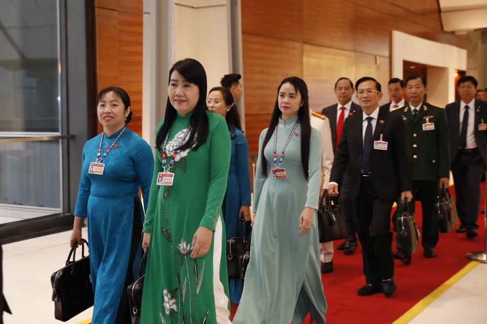  Các đại biểu đến dự ngày làm việc chính thức thứ hai Đại hội XIII của Đảng. (Ảnh: TTXVN)