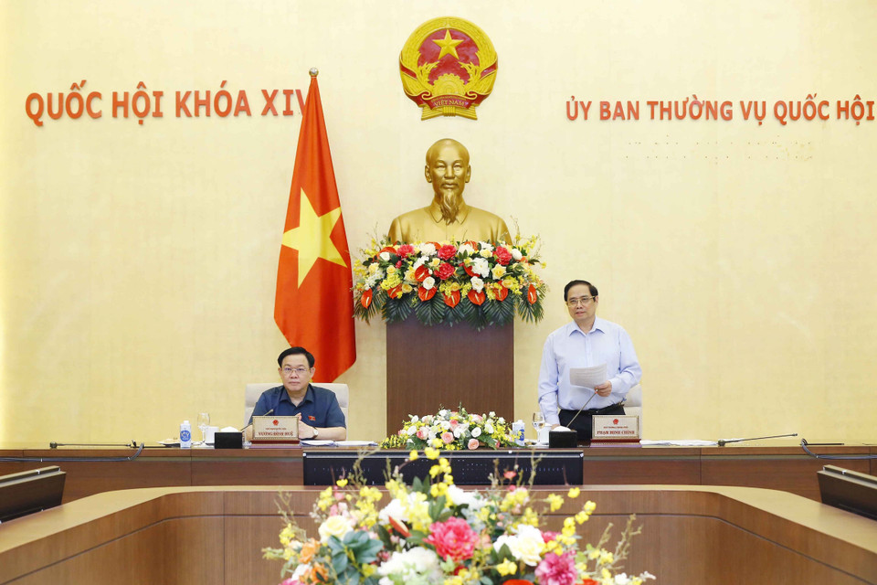 Thủ tướng Phạm Minh Chính và Chủ tịch Quốc hội Vương Đình Huệ đồng chủ trì cuộc họp về công tác chuẩn bị cho Kỳ họp thứ nhất, Quốc hội khóa XV. (Ảnh: Doãn Tấn/TTXVN)