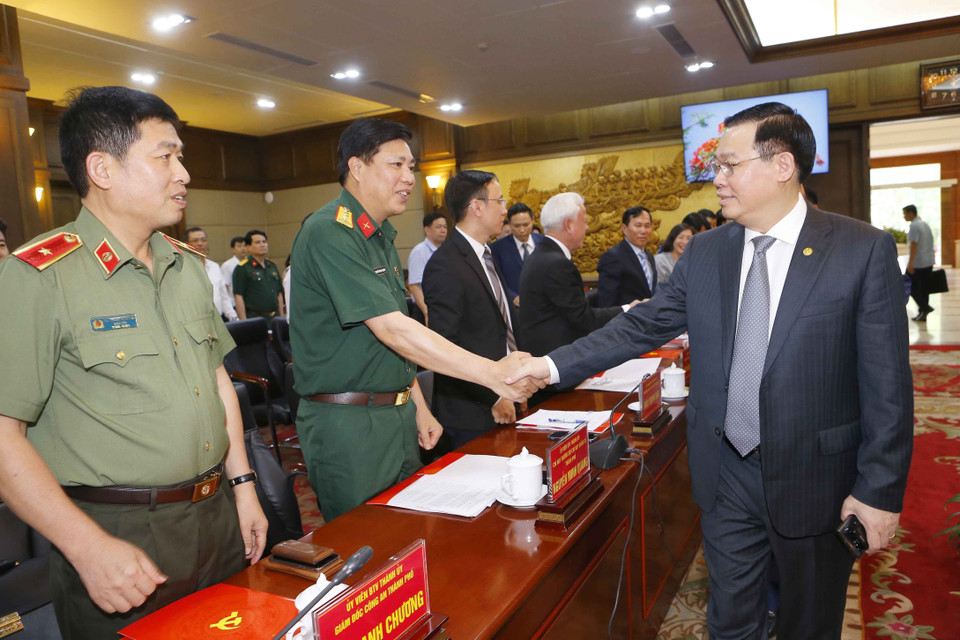 Chủ tịch Quốc hội Vương Đình Huệ với các đại biểu. (Ảnh: Doãn Tấn/TTXVN)