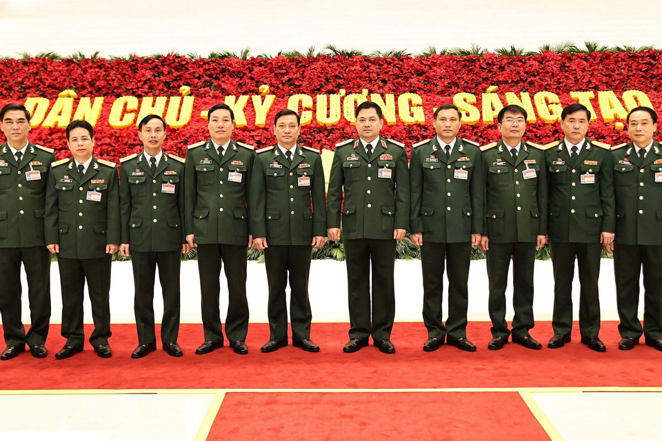  Các đại biểu Quân đội chụp ảnh chung. (Ảnh: TTXVN)