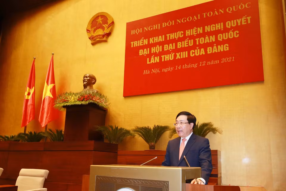 Ủy viên Bộ Chính trị, Phó Thủ tướng Thường trực Chính phủ Phạm Bình Minh trình bày báo cáo tại hội nghị. (Ảnh: Phương Hoa/TTXVN)