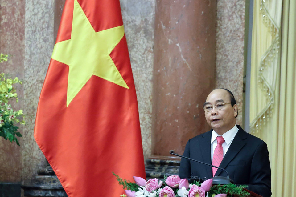 Chủ tịch nước Nguyễn Xuân Phúc phát biểu, giao nhiệm vụ cho Thượng tướng Nguyễn Tân Cương. (Ảnh: Thống Nhất/TTXVN)