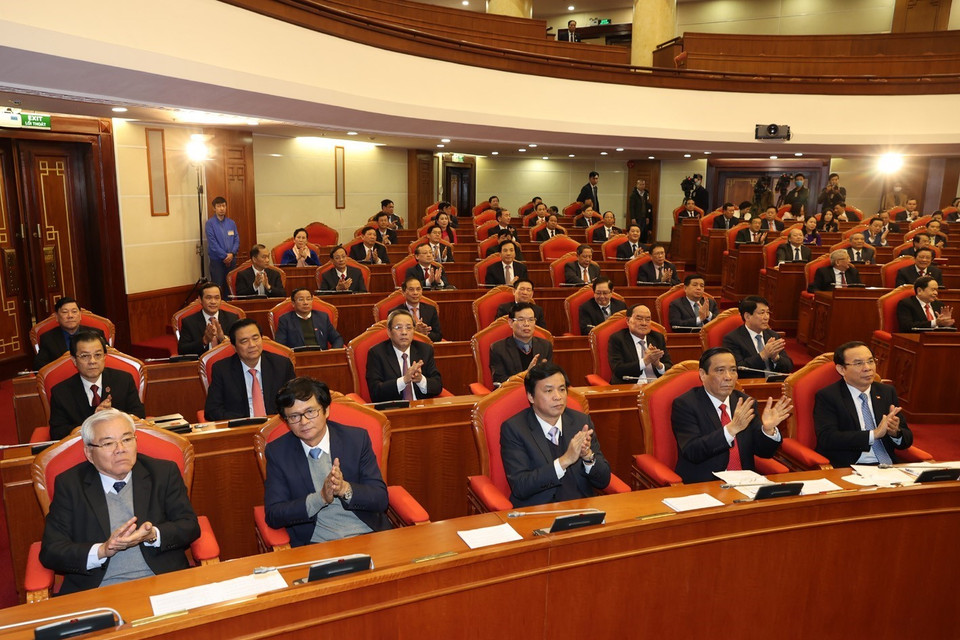  Các đại biểu dự bế mạc Hội nghị Trung ương lần thứ 15. (Ảnh: Trí Dũng/TTXVN)