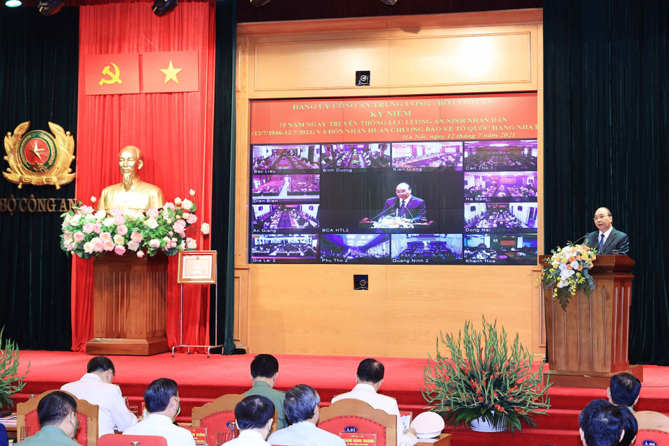 Chủ tịch nước Nguyễn Xuân Phúc phát biểu tại lễ kỷ niệm ngày truyền thống của lực lượng An ninh nhân dân. (Ảnh: Thống Nhất/TTXVN)