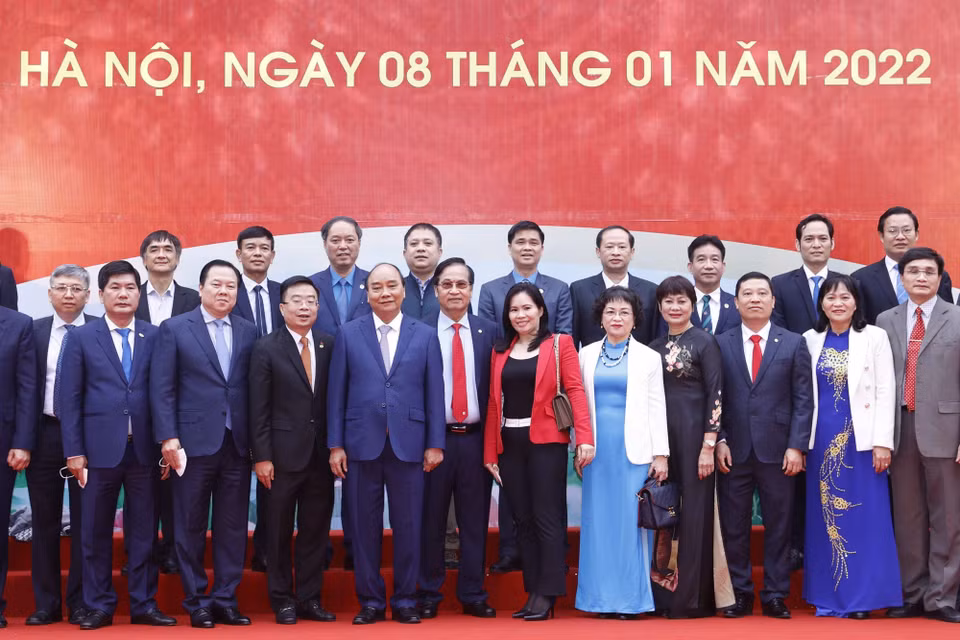 Chủ tịch nước Nguyễn Xuân Phúc chụp ảnh chung với các đại biểu. (Ảnh: Thống Nhất/TTXVN)