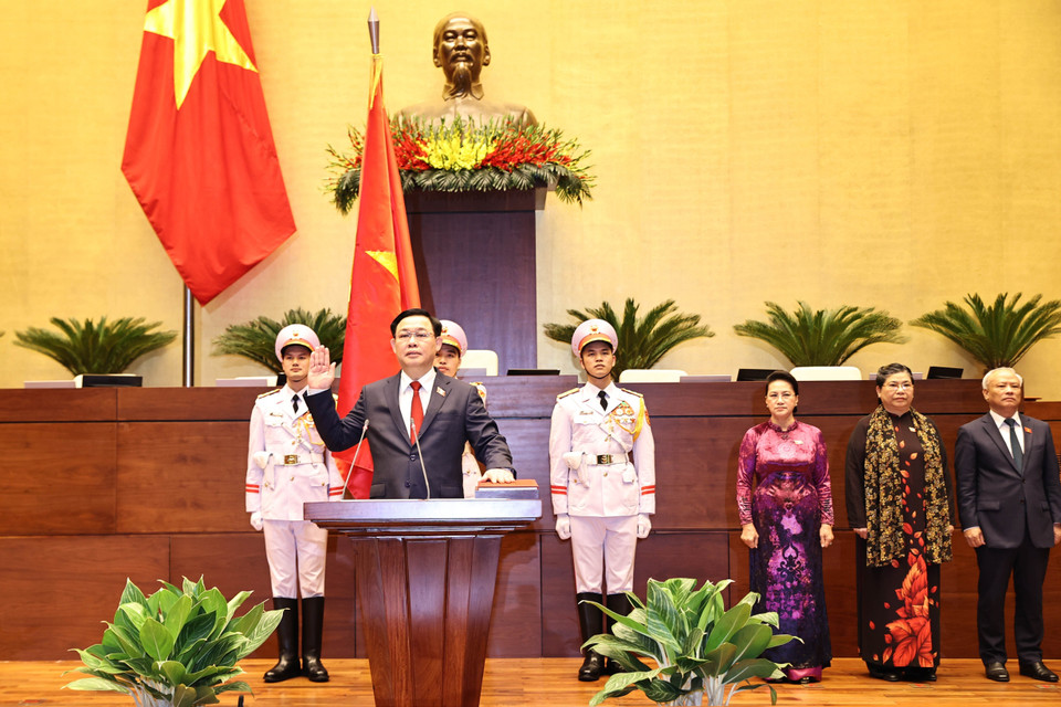 Chủ tịch Quốc hội Vương Đình Huệ tuyên thệ nhậm chức. (Ảnh: Trọng Đức/TTXVN)