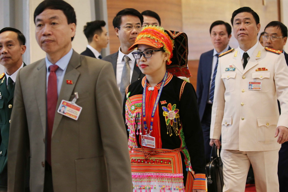  Các đại biểu đến dự ngày làm việc chính thức thứ hai Đại hội XIII của Đảng. (Ảnh: TTXVN)