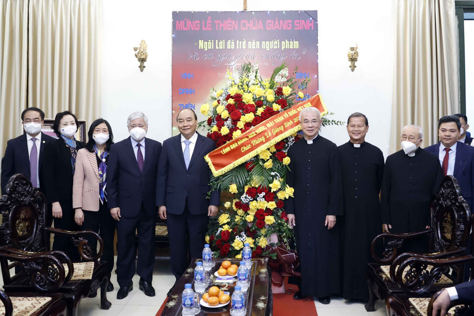 Chủ tịch nước Nguyễn Xuân Phúc chúc mừng Ủy ban Đoàn kết Công giáo Việt Nam nhân dịp Giáng sinh 2021 và Năm mới 2022. (Ảnh: Thống Nhất/TTXVN)