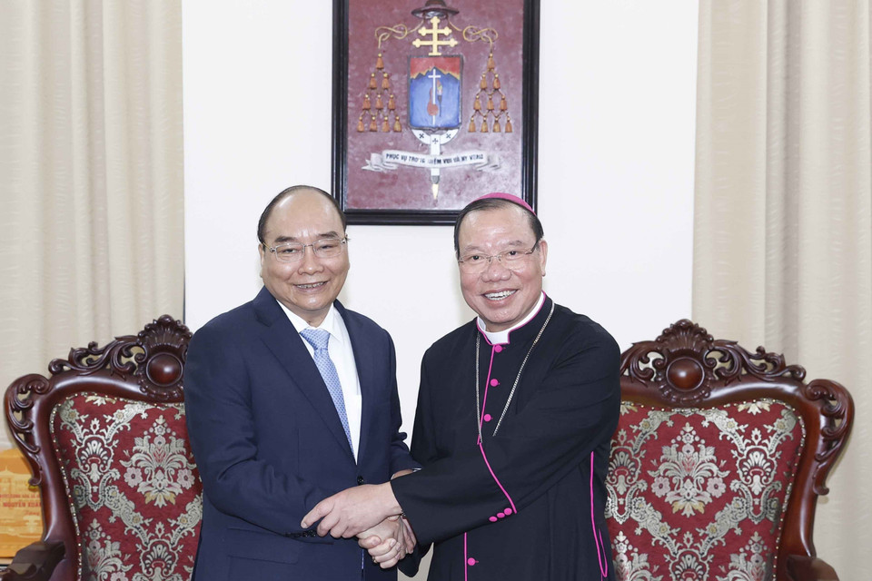 Chủ tịch nước Nguyễn Xuân Phúc và Tổng Giám mục Tổng Giáo phận Hà Nội Giuse Vũ Văn Thiên. (Ảnh: Thống Nhất/TTXVN)