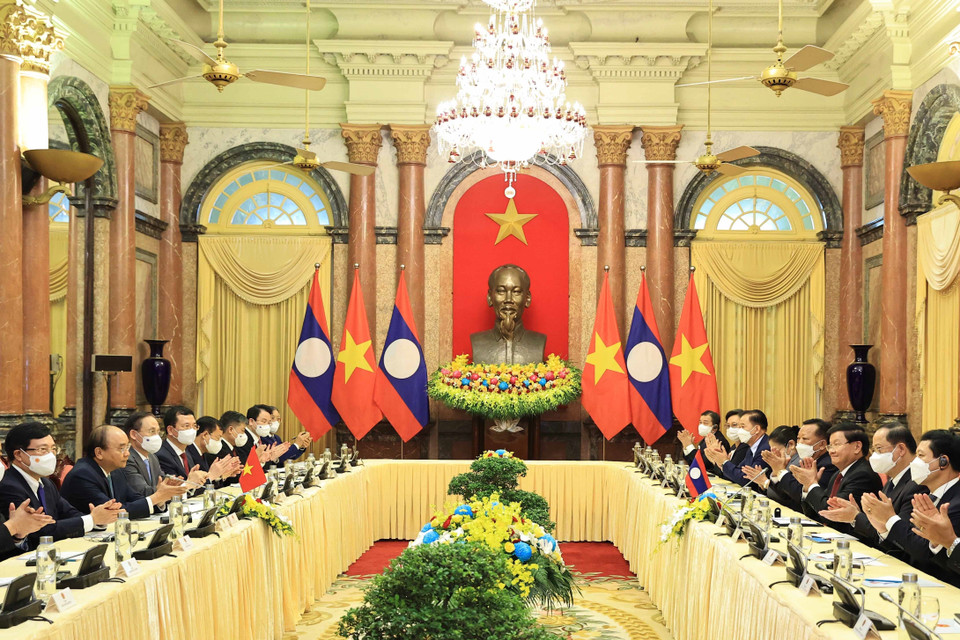 Chủ tịch nước Nguyễn Xuân Phúc hội kiến Tổng Bí thư, Chủ tịch nước Lào Thongloun Sisoulith. (Ảnh: Thống Nhất/TTXVN)