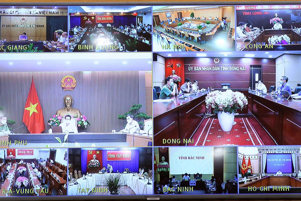 Lãnh đạo các tỉnh, thành phố tham dự cuộc họp trực tuyến. (Ảnh: Phạm Kiên/TTXVN)