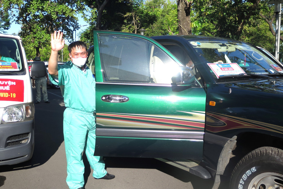 Các bác sỹ tình nguyện lên đường hỗ trợ tỉnh Bắc Giang chống dịch COVID-19. (Ảnh: Tường Vi/TTXVN)