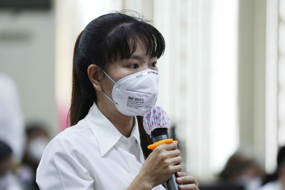 Cử tri Trần Huỳnh Phương Uyên phát biểu. (Ảnh: Thống Nhất/TTXVN)