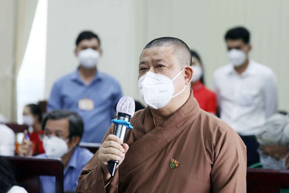 Cử tri Thích Minh Thân phát biểu. (Ảnh: Thống Nhất/TTXVN)