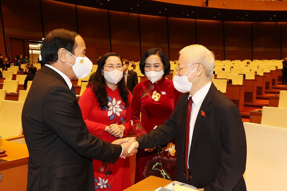 Tổng Bí thư Nguyễn Phú Trọng với Phó Thủ tướng Lê Văn Thành tại phiên khai mạc. (Ảnh: Trí Dũng/TTXVN)