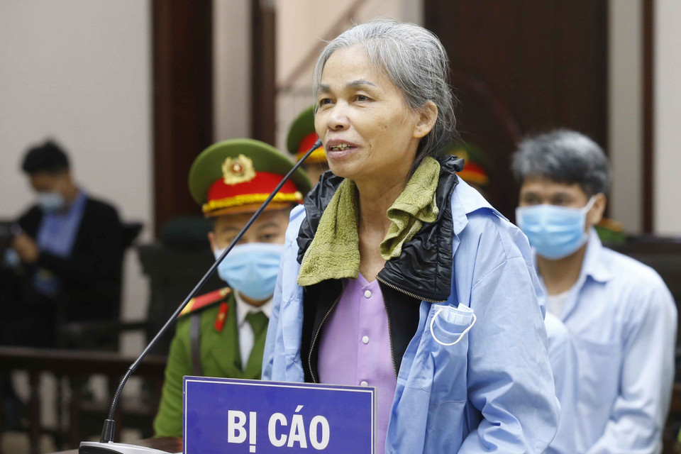 Bị cáo Bùi Thị Nối khai báo trước Hội đồng xét xử. (Ảnh: TTXVN)