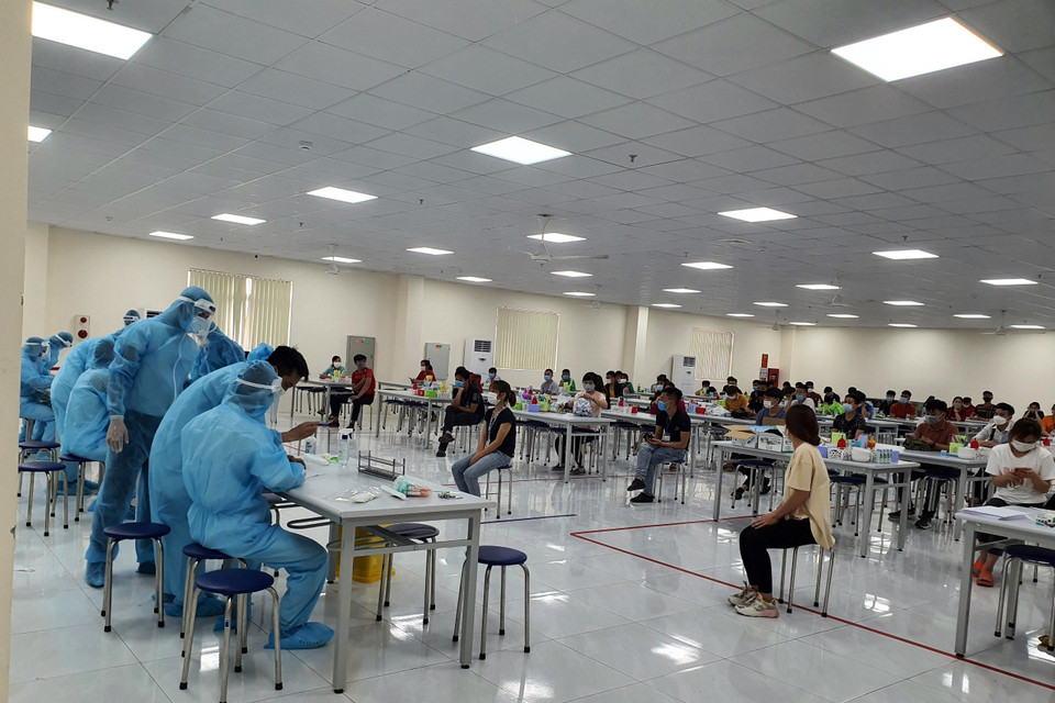 Bắc Giang khẩn trương xét nghiệm, rà soát, dập ổ dịch COVID-19 ở Khu công nghiệp Vân Trung. (Nguồn: TTXVN)