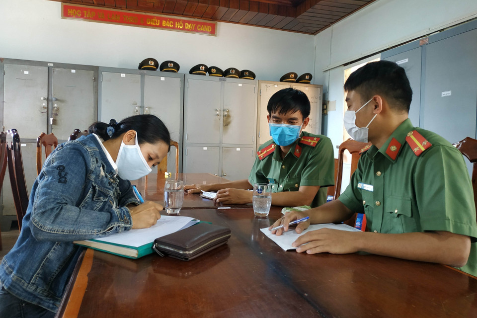 Công an tỉnh Đắk Lắk tăng cường kiểm soát, phát hiện và xử lý các đối tượng đăng tải những thông tin sai sự thật lên mạng xã hội, gây tâm lý hoang mang, lo sợ trong nhân dân. (Ảnh: Tuấn Anh/TTXVN)